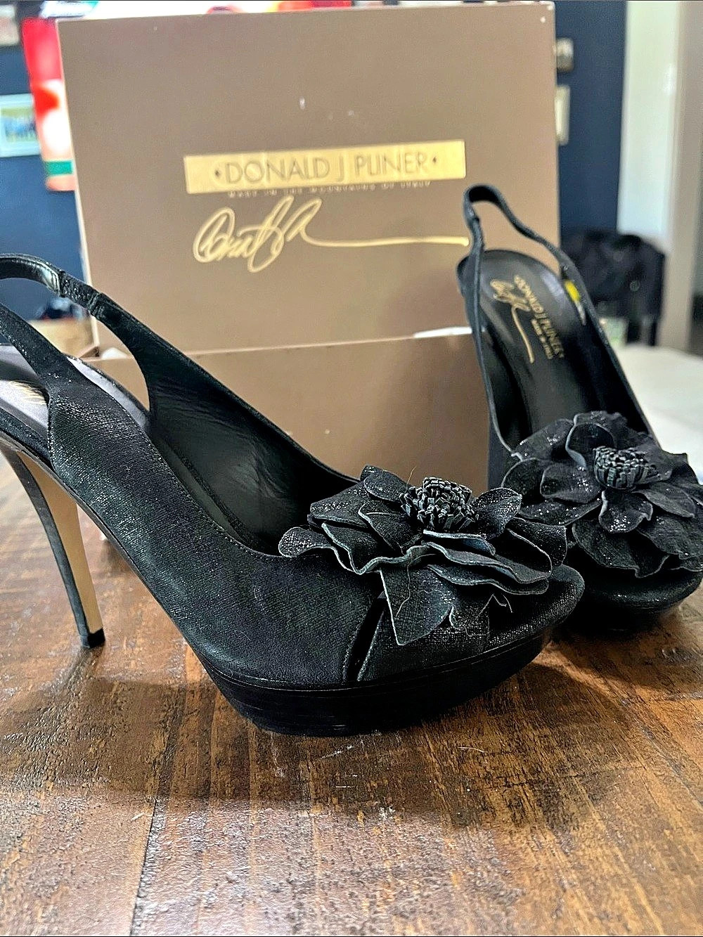 Donald J Pliner Couture Peep-Toe Floral Platform Heels Black US 8 M